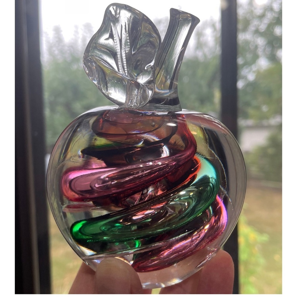 Marian Pyrcak Art Glass Apple – Green & Pink Paperweight Decor - Picture 8 of 11